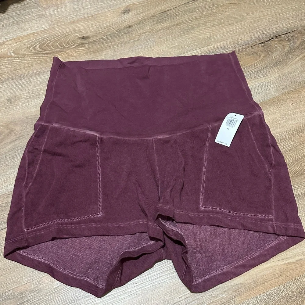 NWT Old Navy Maternity Rollover Waist Shorts in Plum Size XS - Picture 1 of 3